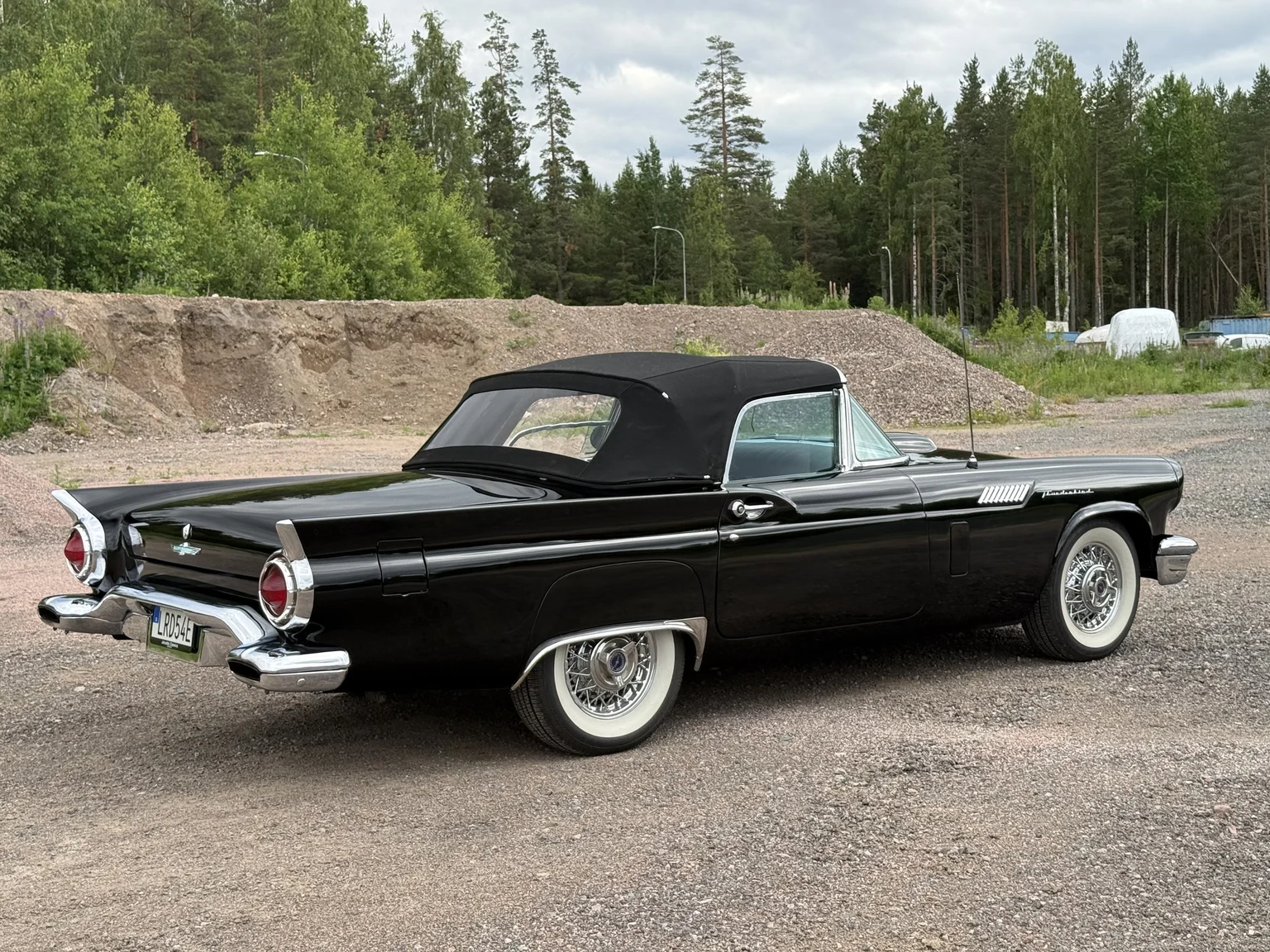 Exterior image of 1957 Ford Thunderbird (9)