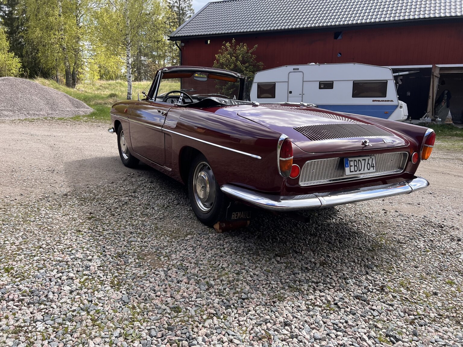 Exterior image of 1967 Renault Caravelle Coupé