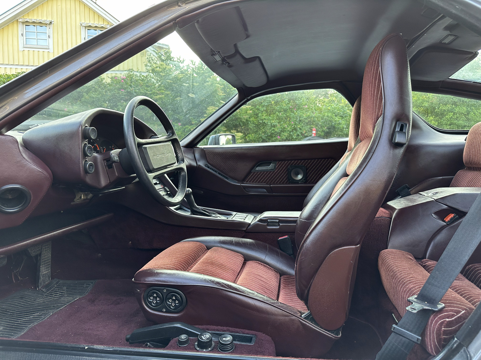 Innenraumfoto von 1985 Porsche 928 (4)