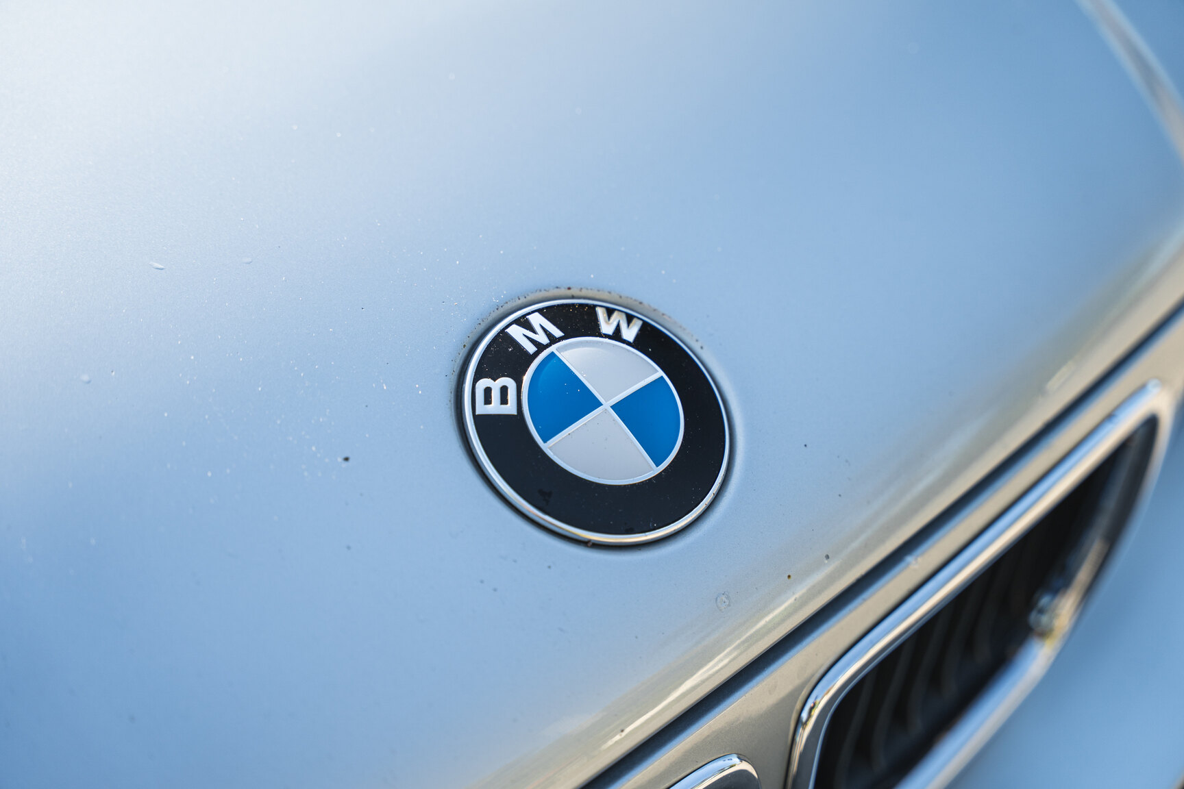 Exterior image of 1994 BMW 520i E34