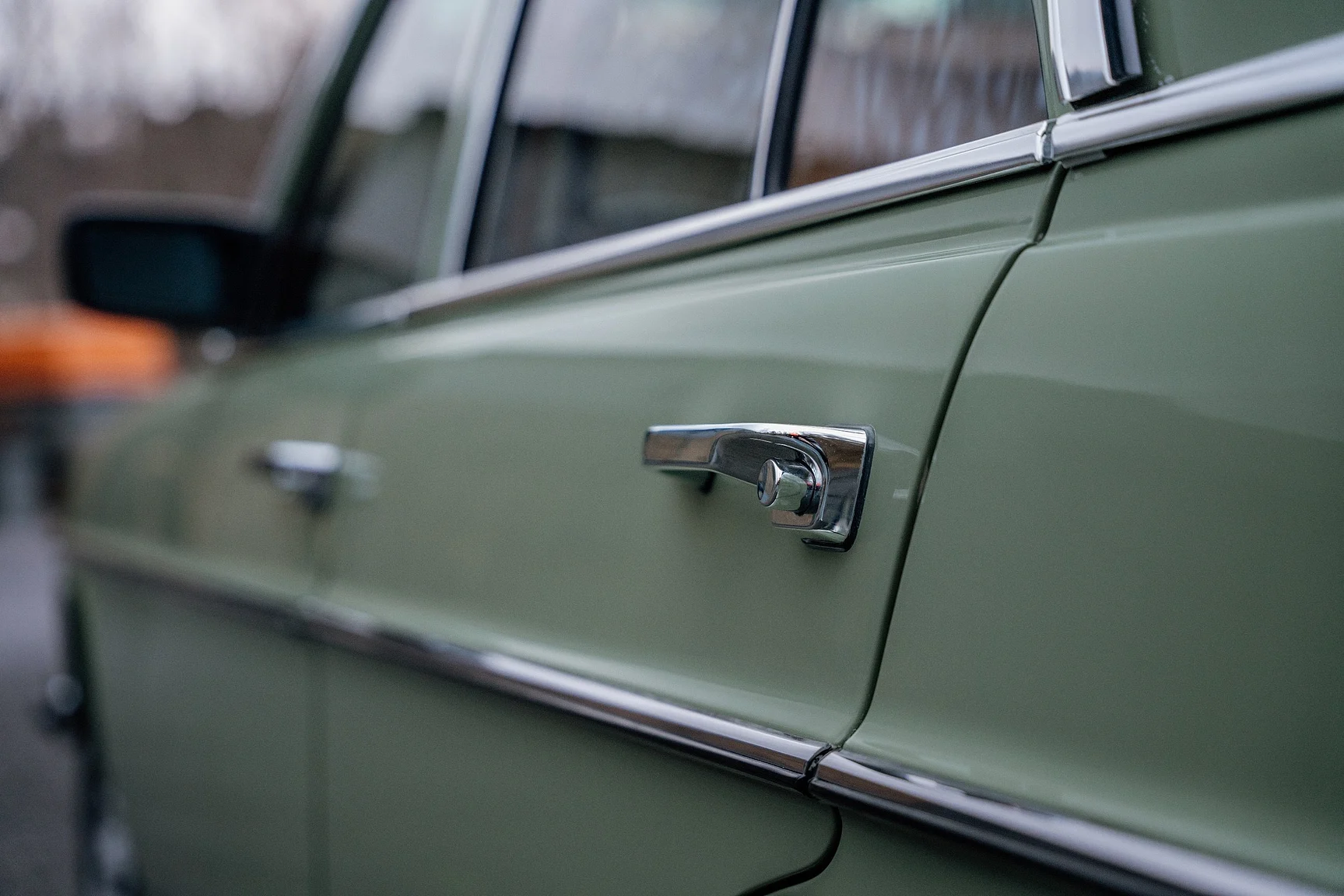 Exterior image of 1975 Mercedes-Benz 240 D 3.0 (27)