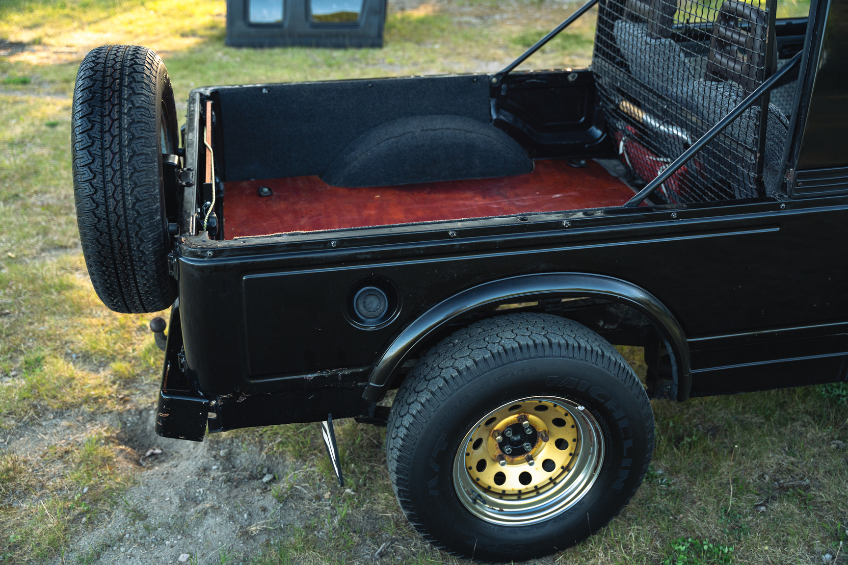 Exterior image of 1987 Suzuki SJ413 long
