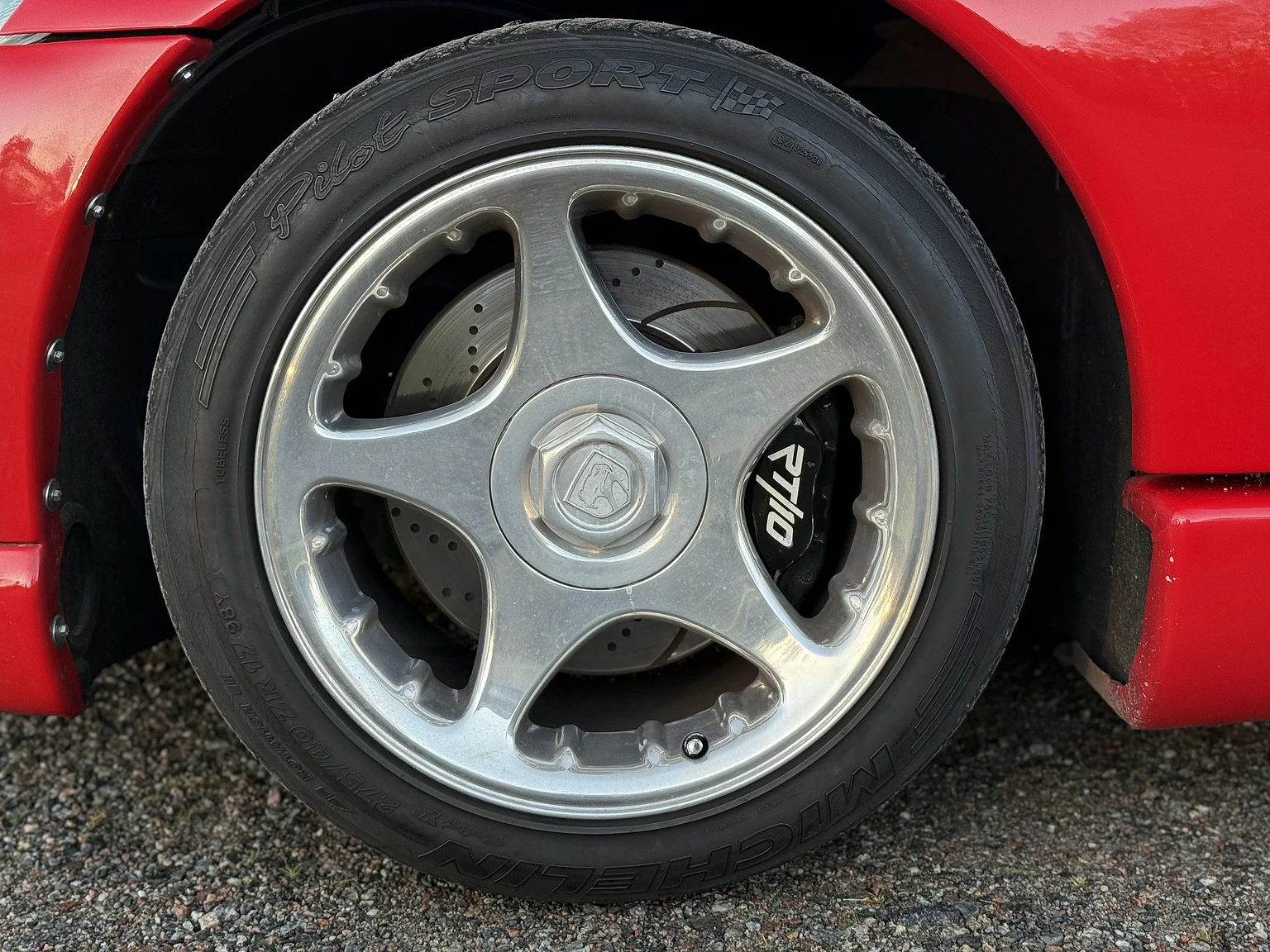 Exterior image of 1994 Chrysler Viper (33)