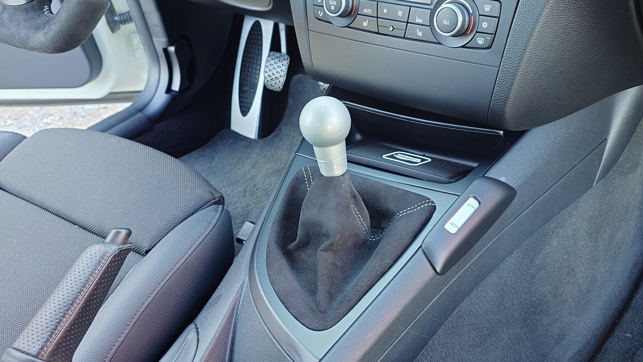 Interior image of 2011 BMW 135i Coupé 