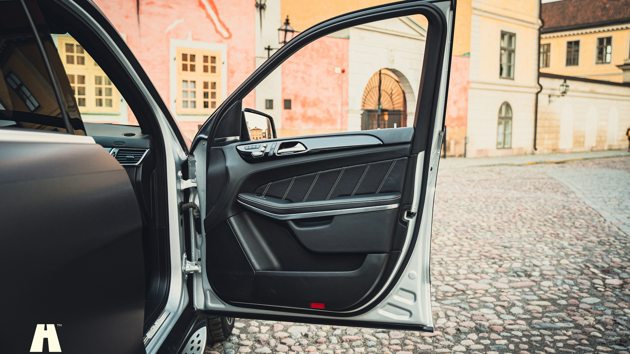 Innenraumfoto von 2017 Mercedes-Benz GLS 63 AMG (21)