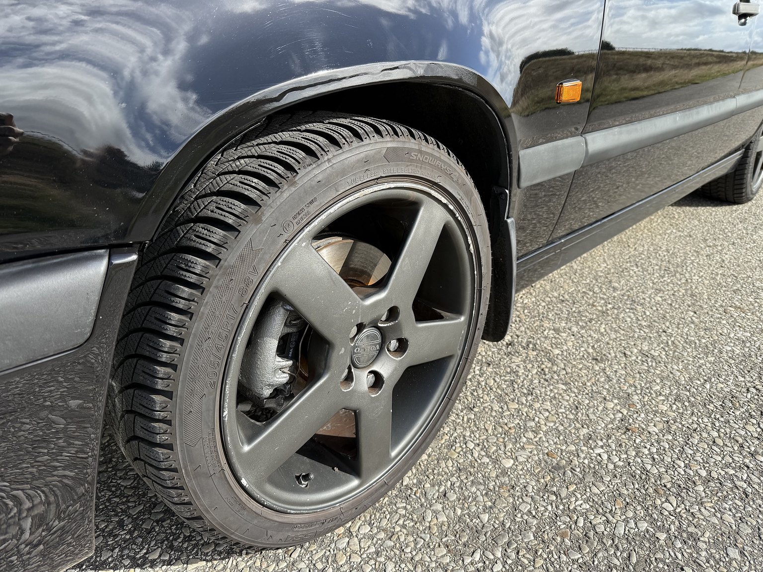 Exterior image of 1995 VOLVO 855 T5R T-5R