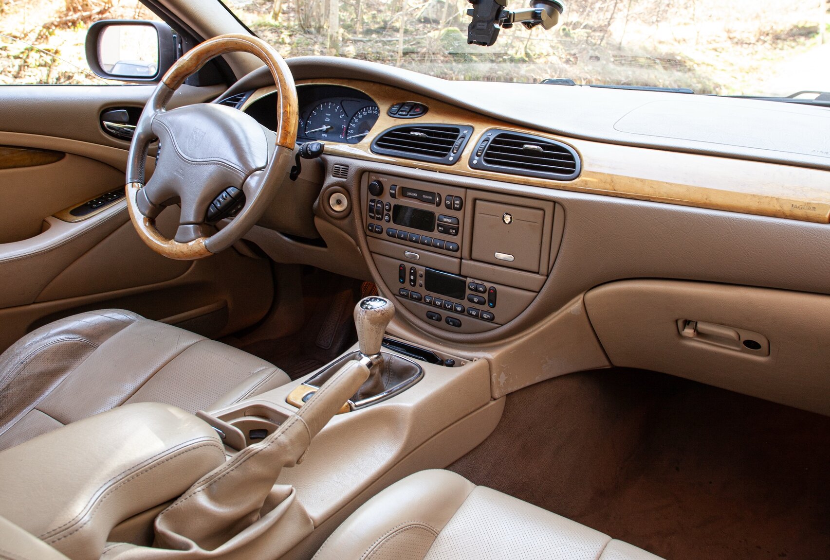 Interior image of 1999 Jaguar S-Type V6