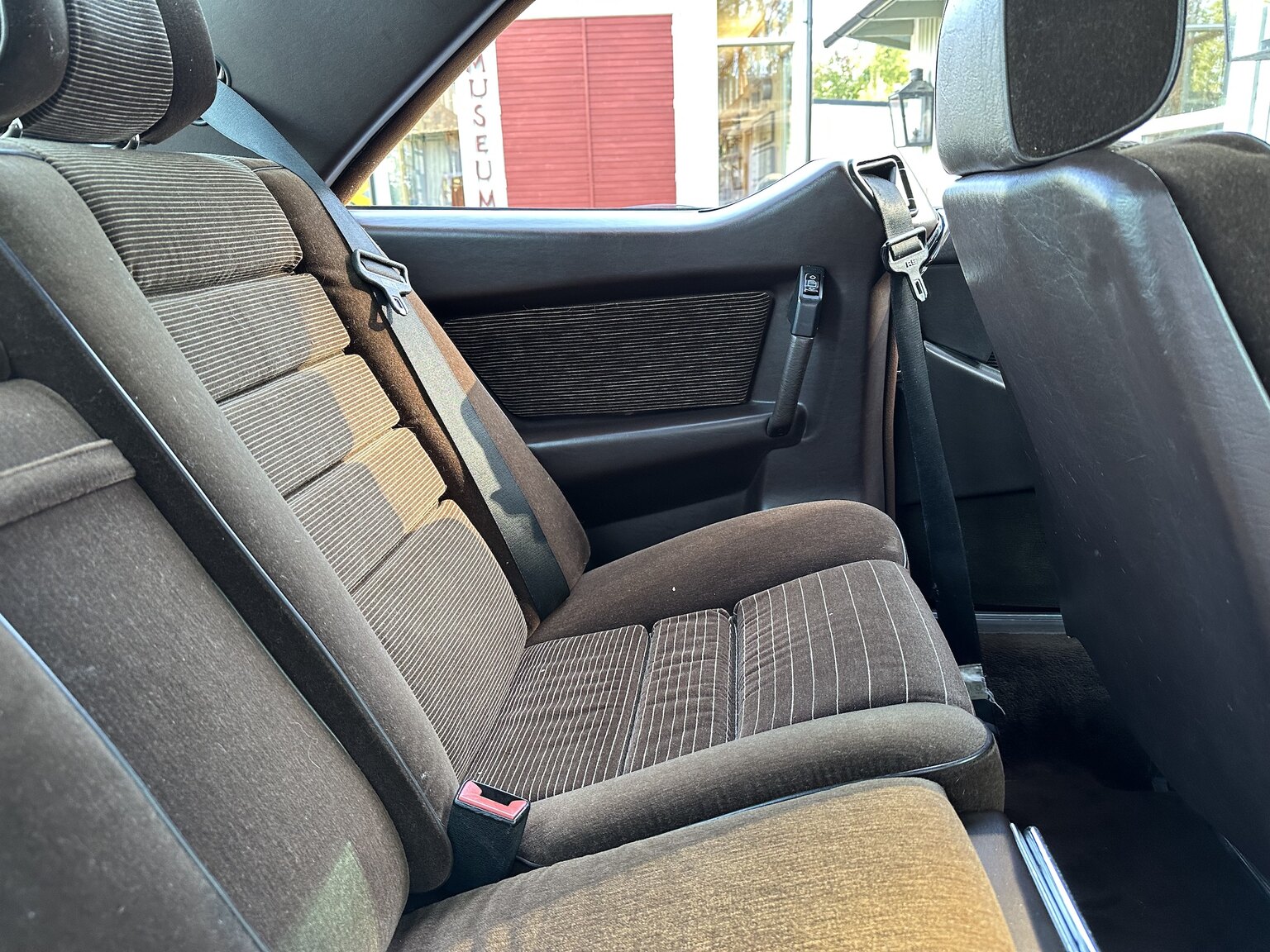 Innenraumfoto von 1986 Mercedes-Benz 500 SEC (36)