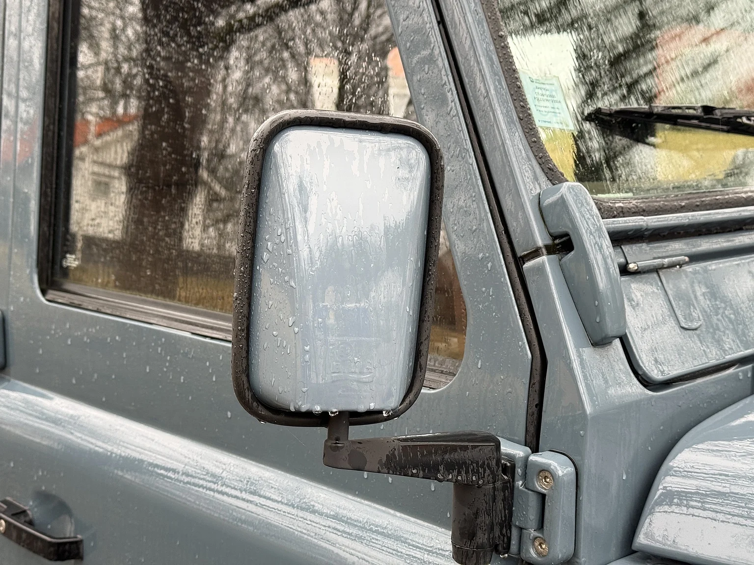 Exterior image of 2000 Land Rover Defender 110 C (29)