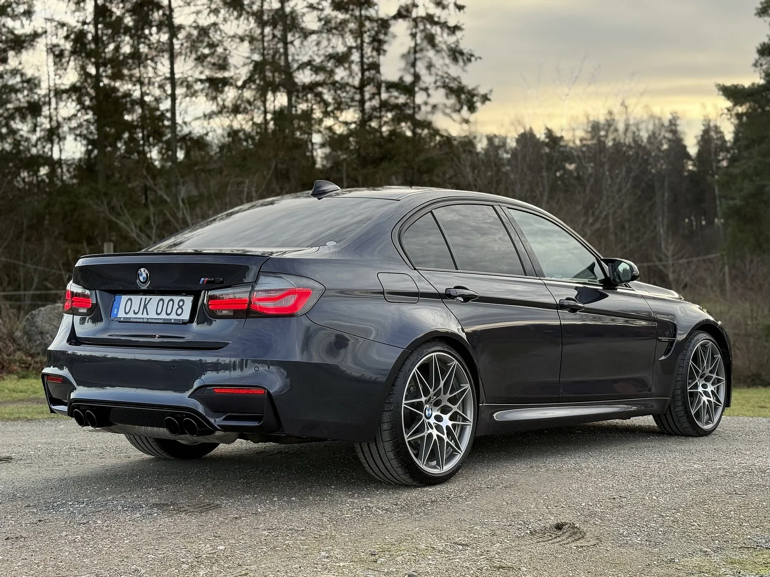 Exteriörbild på 2017 BMW M3 Competition 30 Jahre (21)