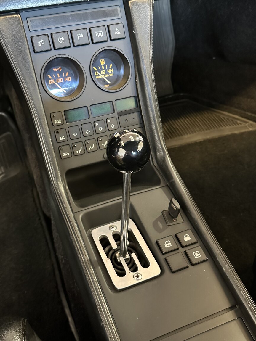 Interiörbild 1990 Ferrari 348 (16)