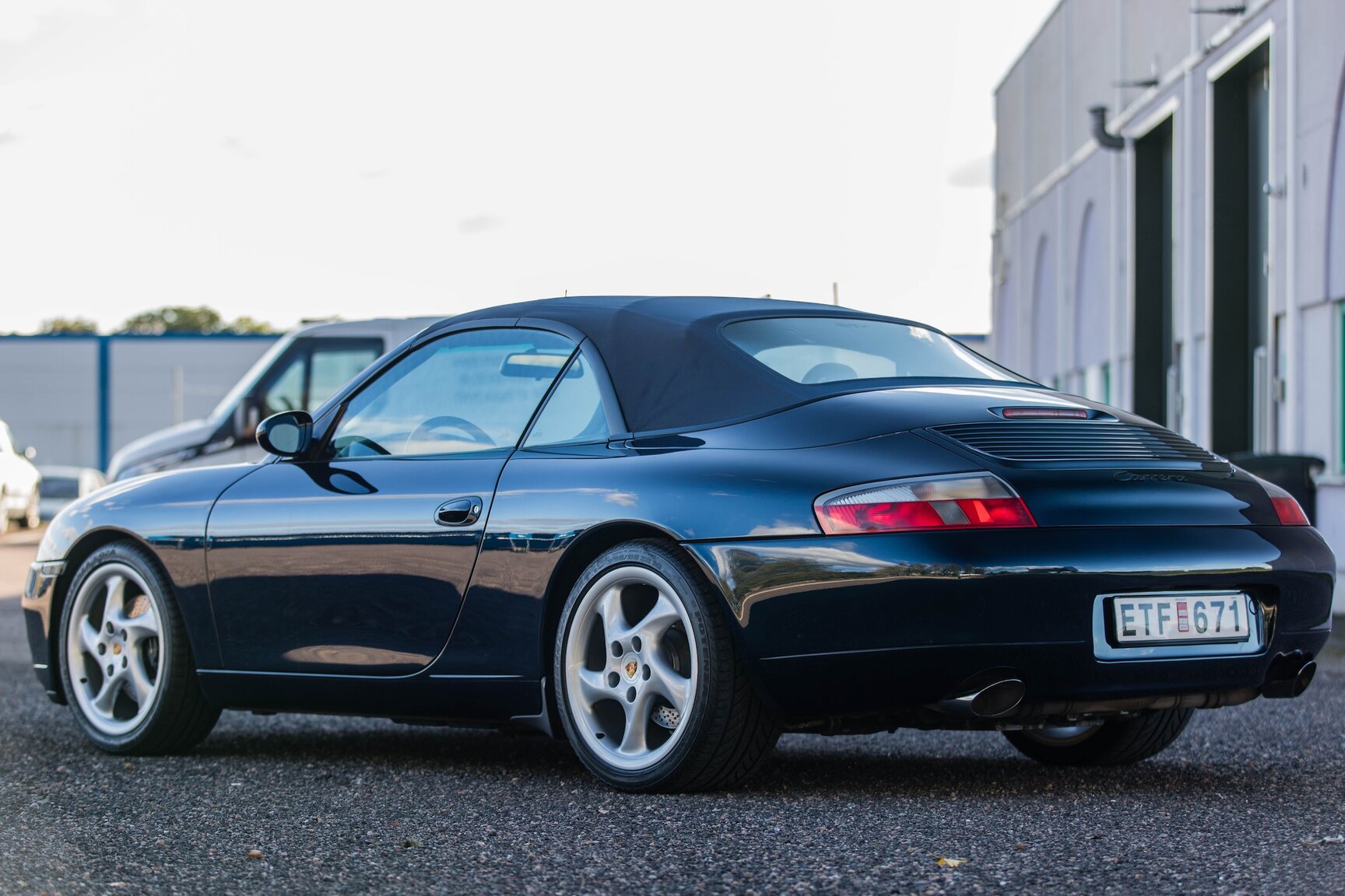 Exteriörbild på 1999 Porsche 911 Carrera Cabriolet