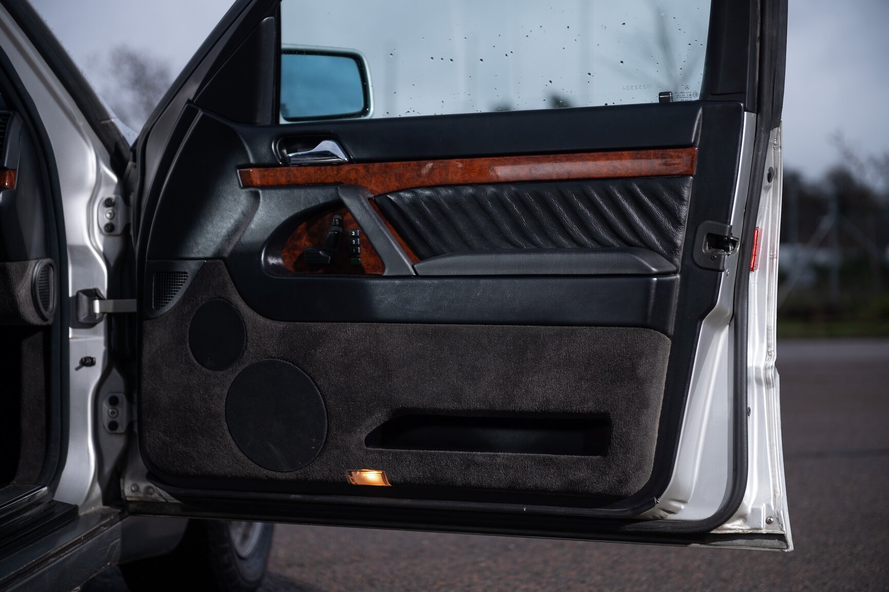 Interior image of 1992 Mercedes-Benz 500 SE