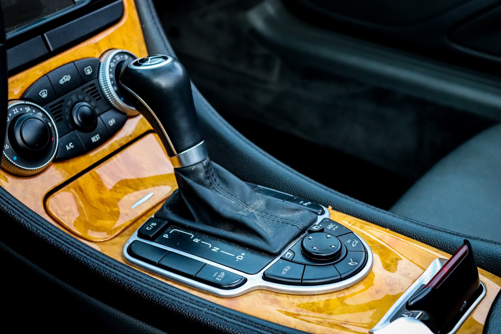 Interior image of 2006 Mercedes-Benz SL 500