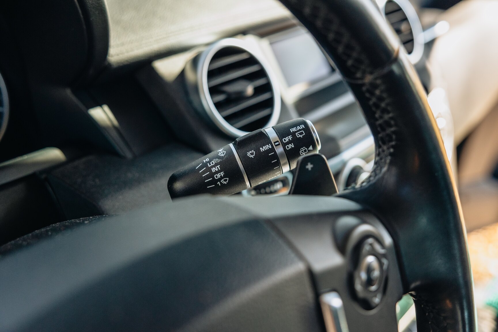 Interior image of 2015 Land Rover Discovery 3.0 TDV6