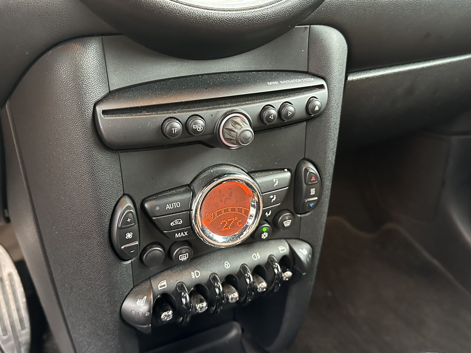 Interior image of 2012 Mini Cooper SD Roadster (9)