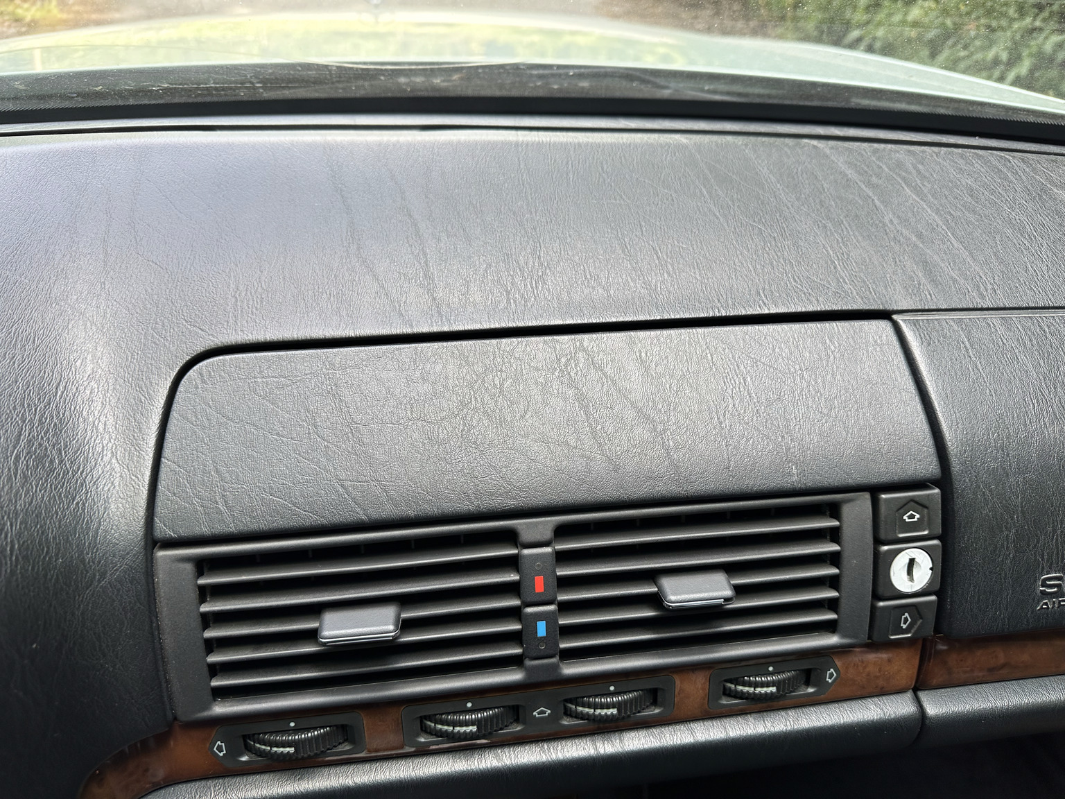 Innenraumfoto von 1992 Mercedes 300 SE (11)