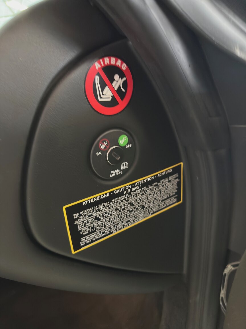 Innenraumfoto von 2016 Maserati Grancabrio (18)