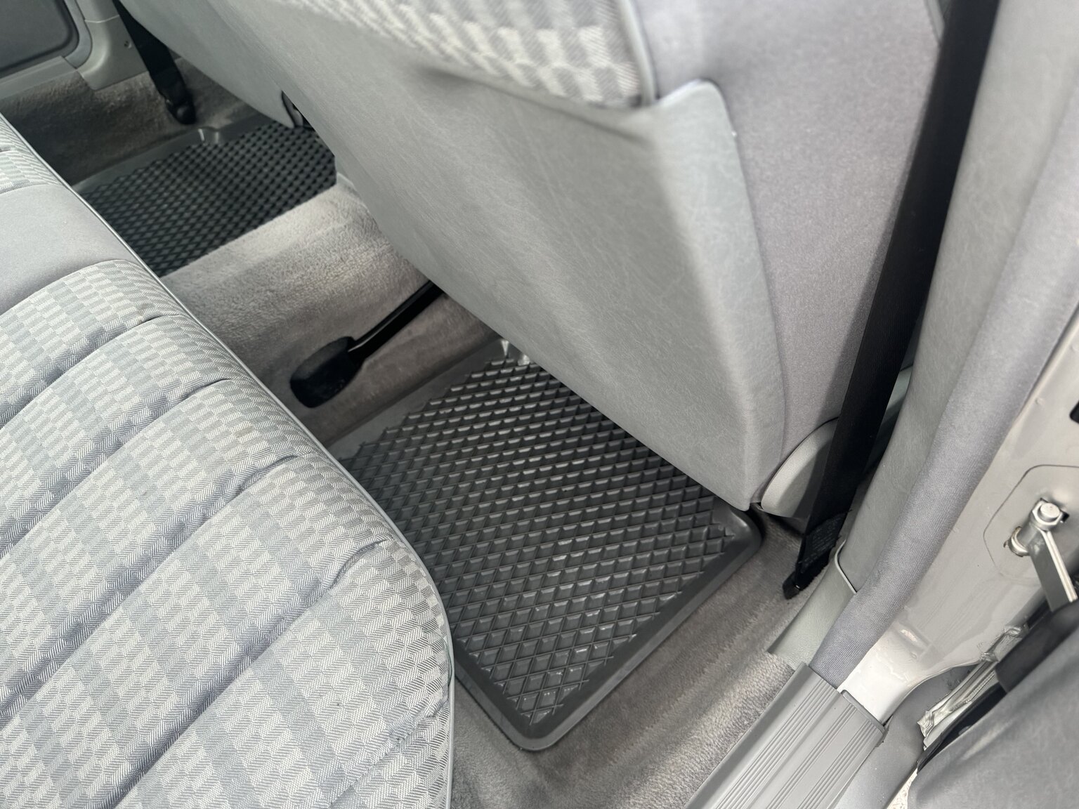 Innenraumfoto von 1992 Mercedes-Benz 190 D