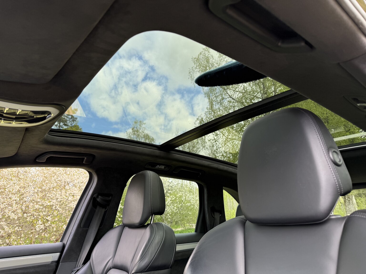 Interior image of 2013 Porsche Cayenne GTS