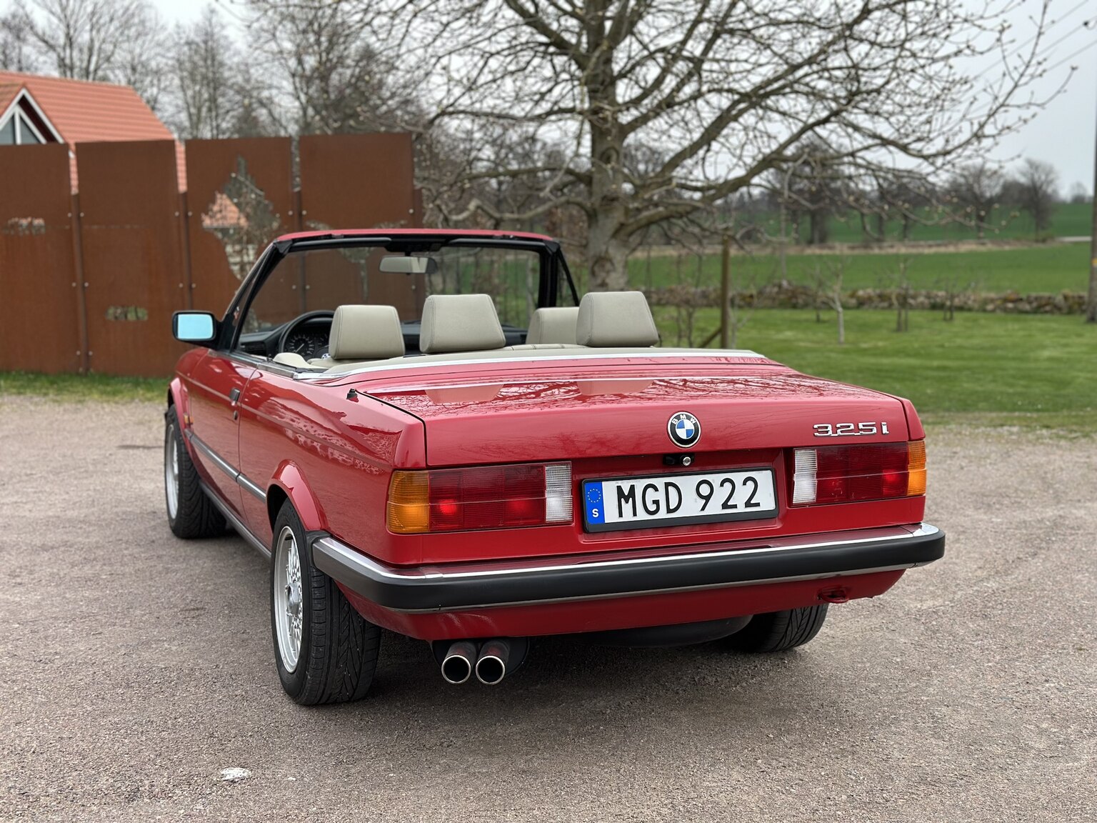 Exterior image of 1987 BMW 325i Convertible (17)
