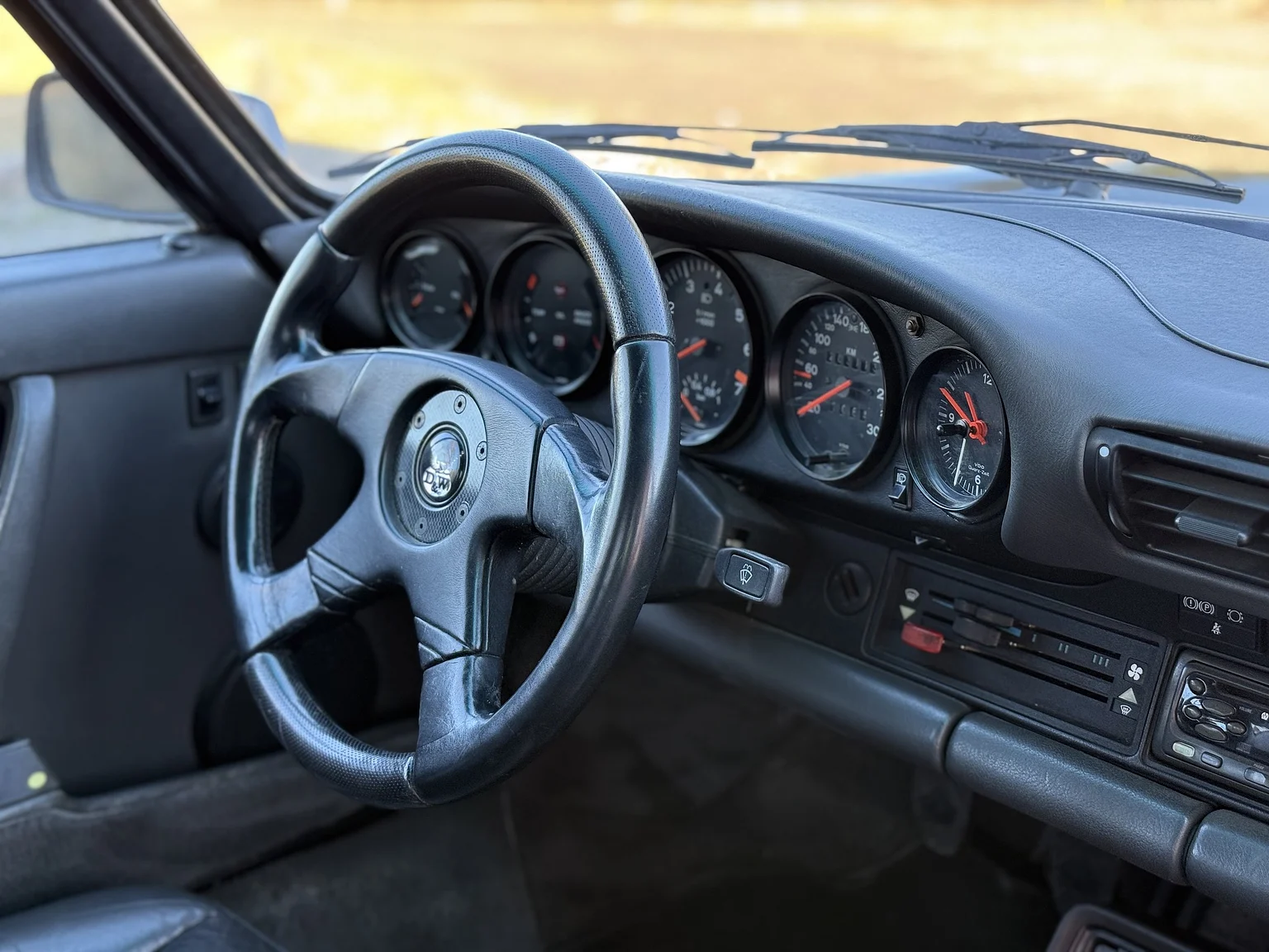Innenraumfoto von 1989 Porsche 911 / 930 3.3 Turbo 5-speed (31)