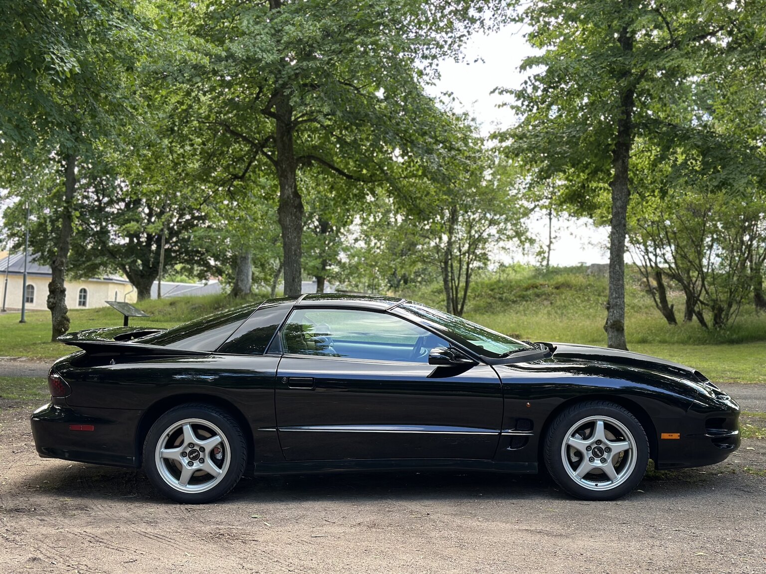 Exterior image of 2000 Pontiac TransAm Firebird (11)
