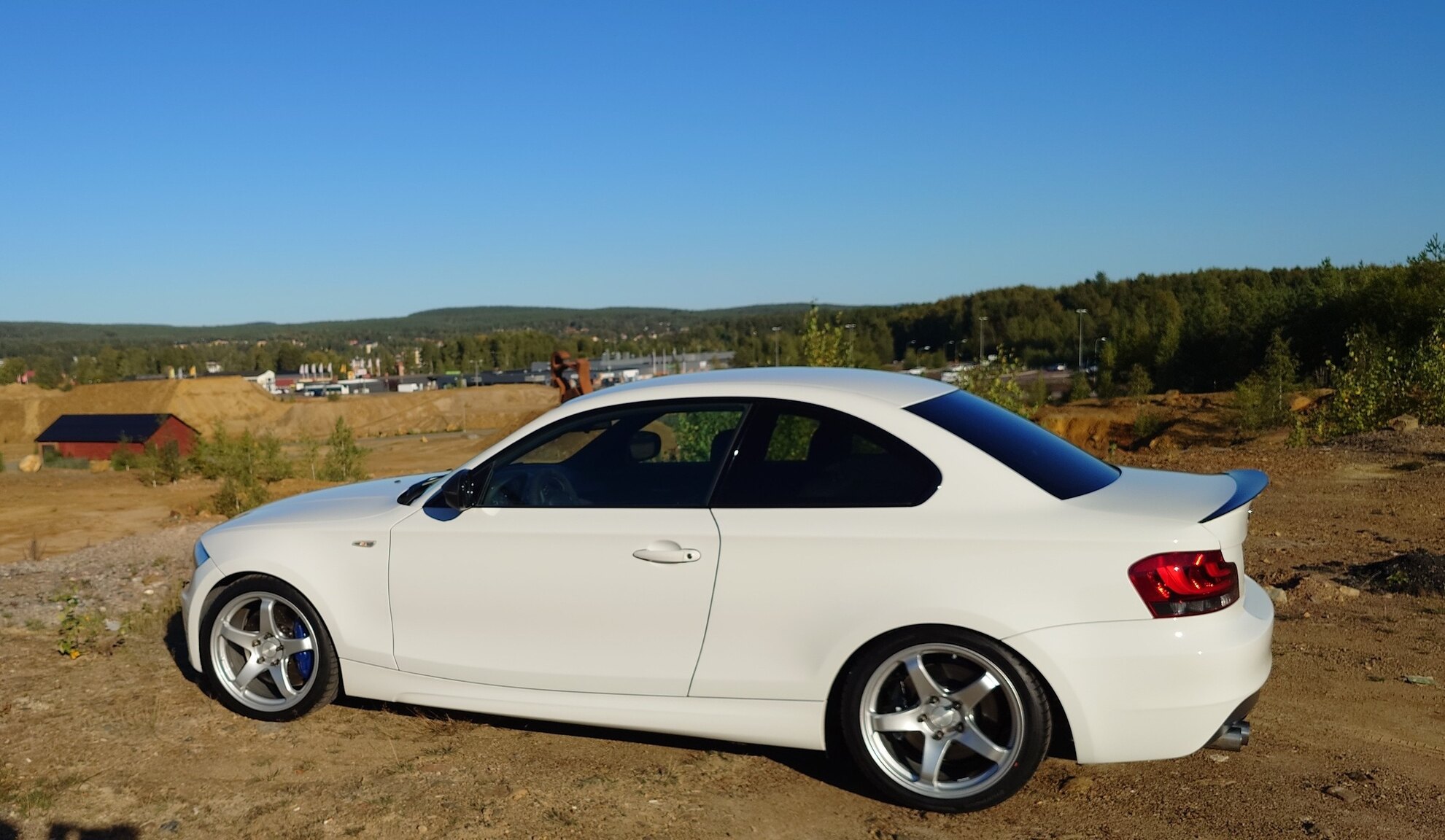 Exterior image of 2011 BMW 135i Coupé 