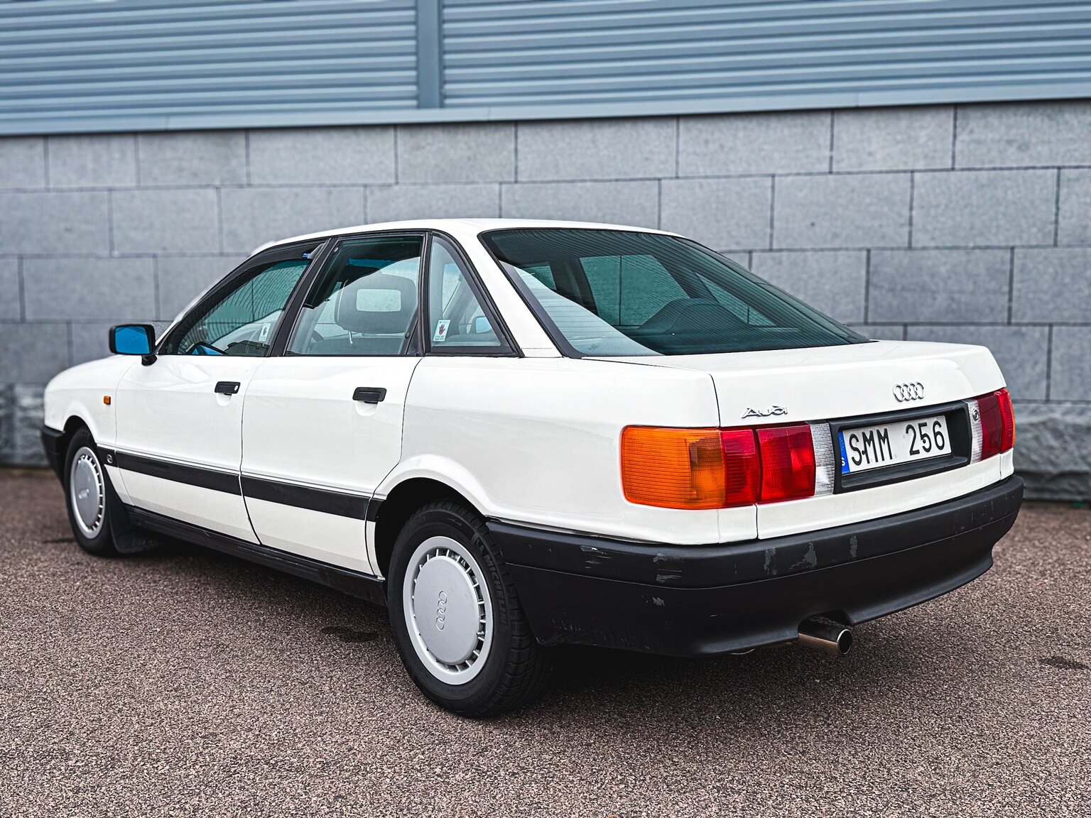 Exteriörbild på 1988 Audi 80 (41)