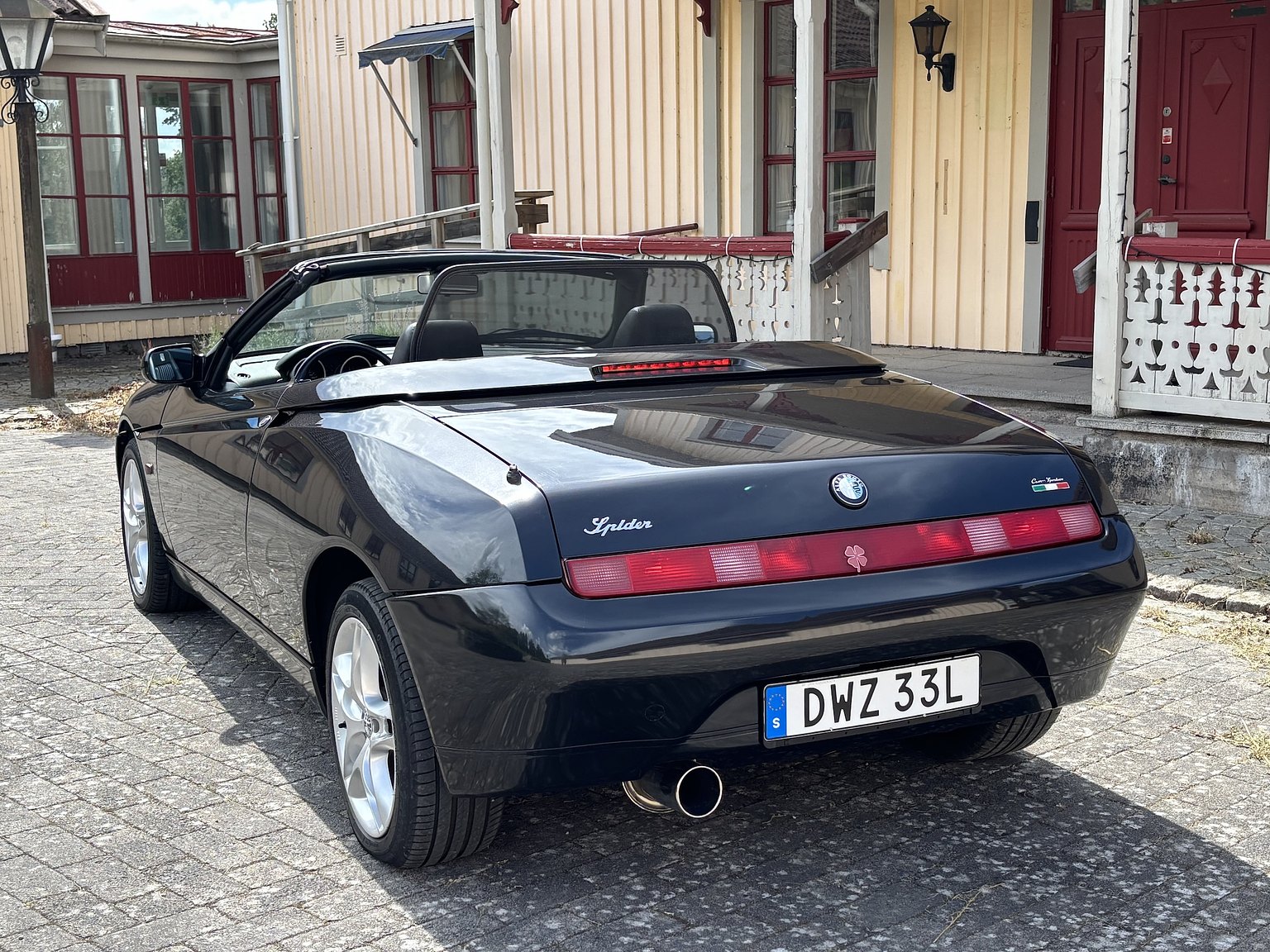 Exterior image of 2000 Alfa Romeo Spider 2.0 T.Spark 16V