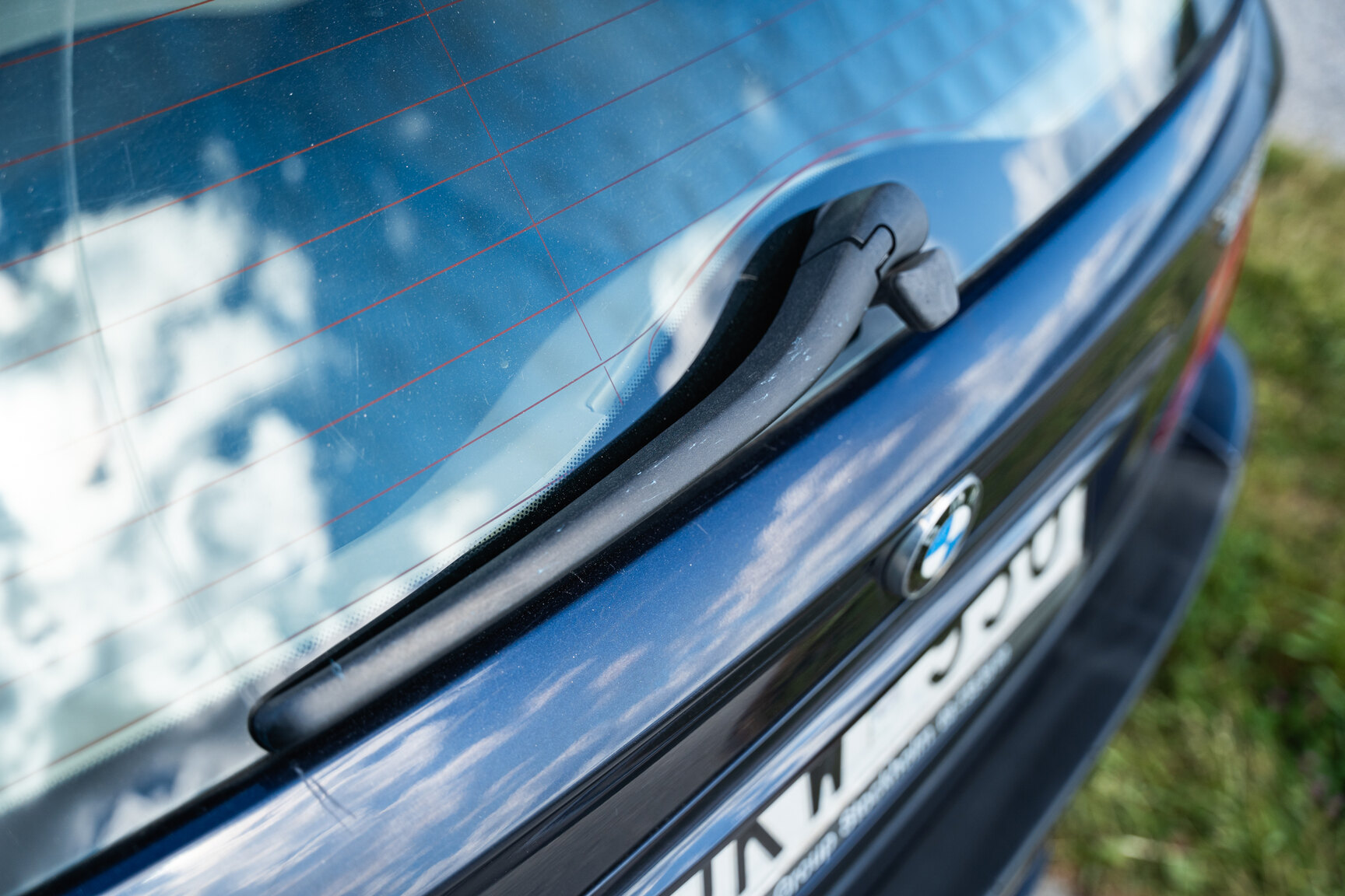 Exterior image of 2003 BMW 320i Touring