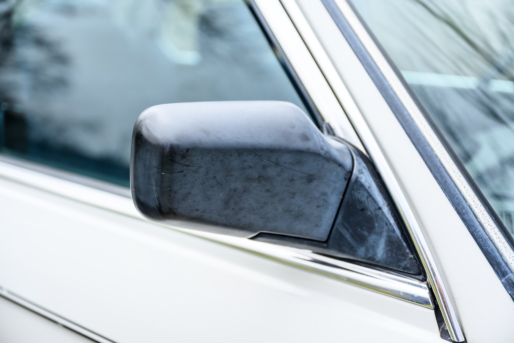 Exterior image of 1986 BMW 520i