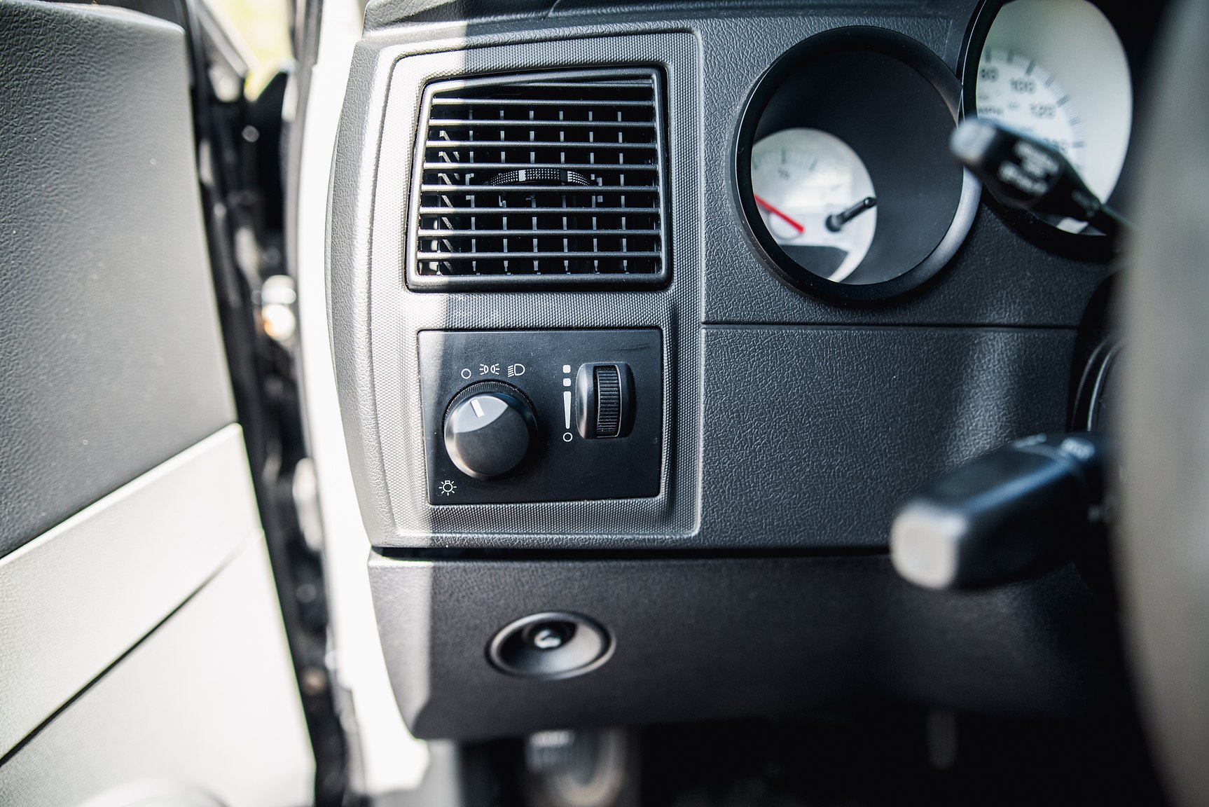 Interior image of 2007 Dodge Charger 5.7 V8 HEMI 