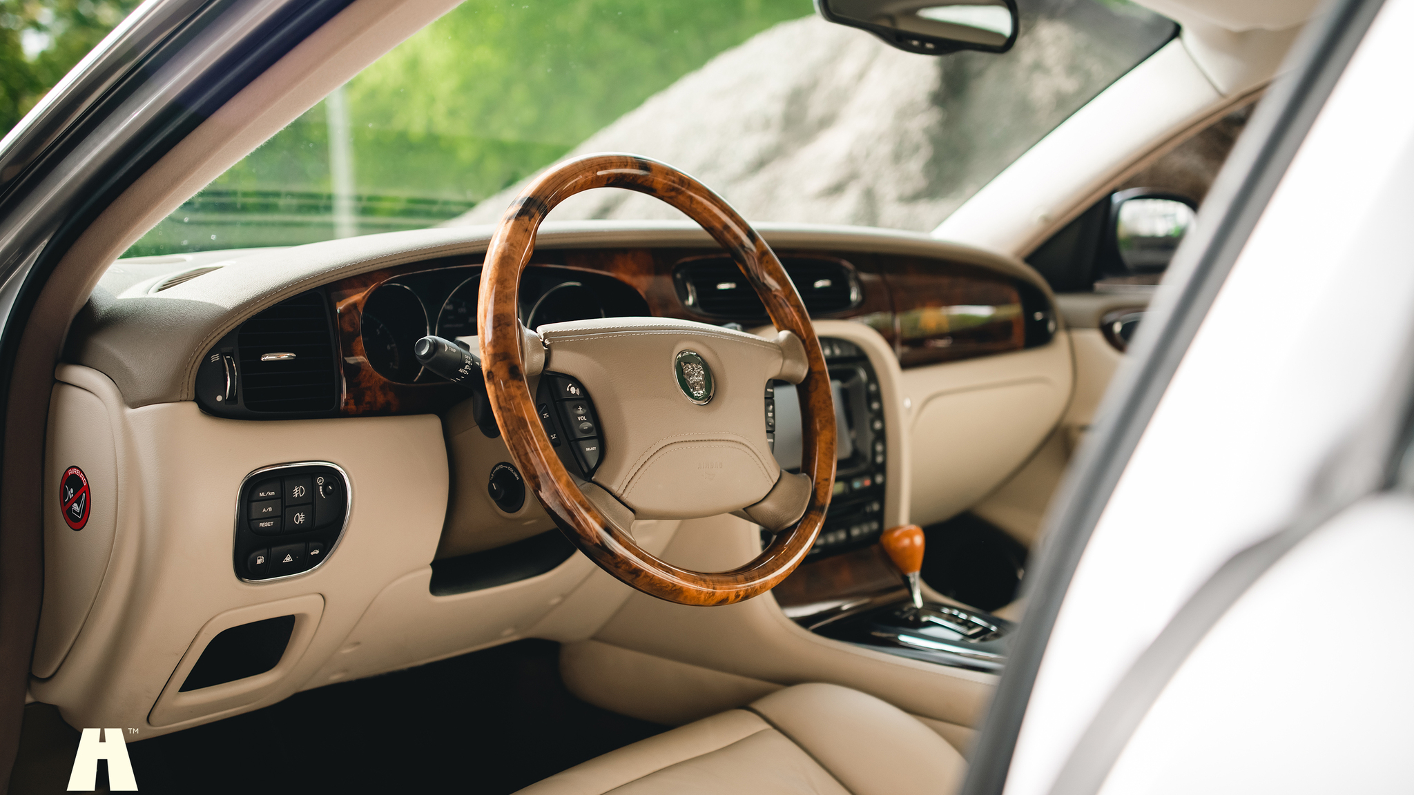 Interior image of 2003 Jaguar XJ Super V8