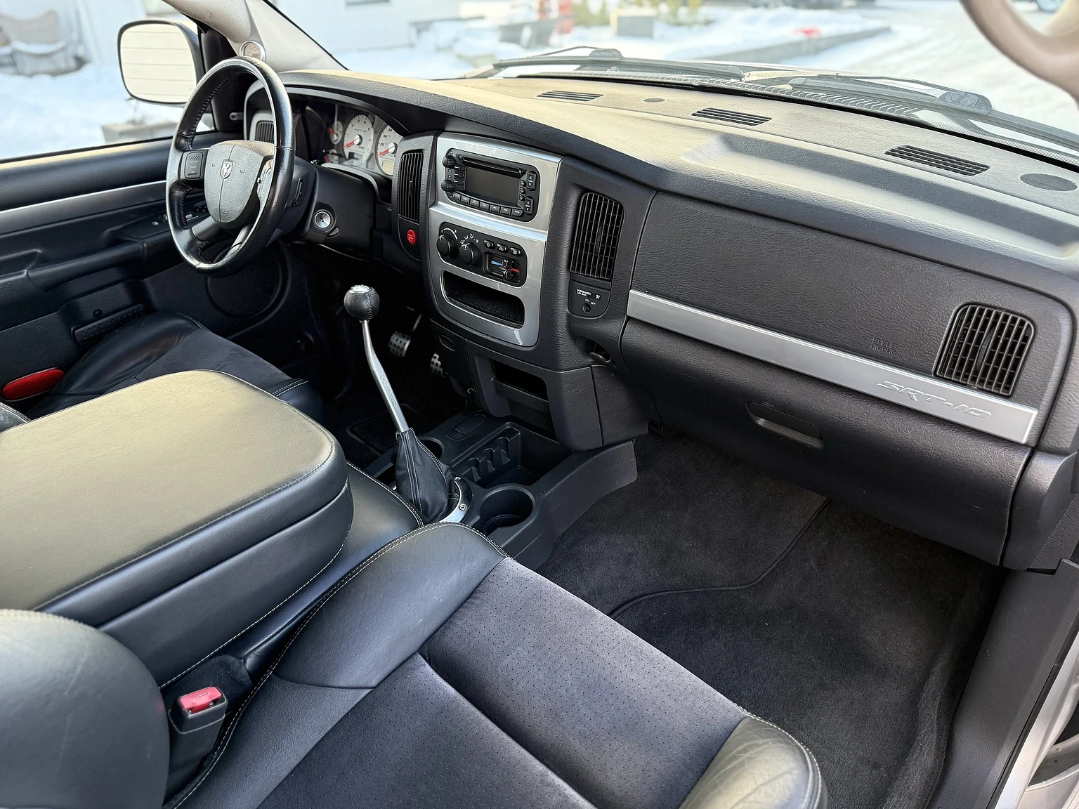 Interiörbild 2005 Dodge RAM SRT-10 Regular Cab Manual  (21)