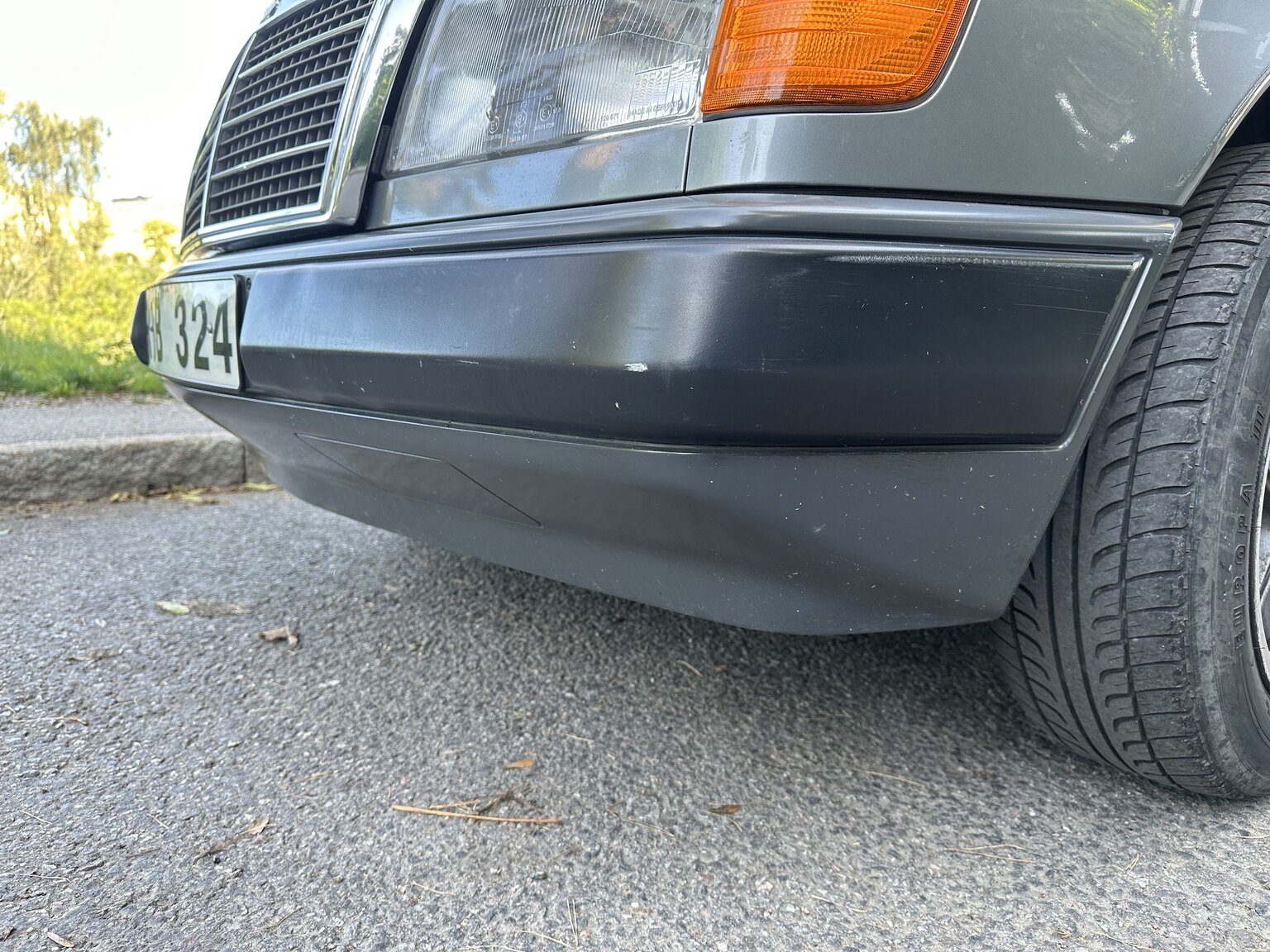 Exteriörbild på 1989 Mercedes-Benz 230E