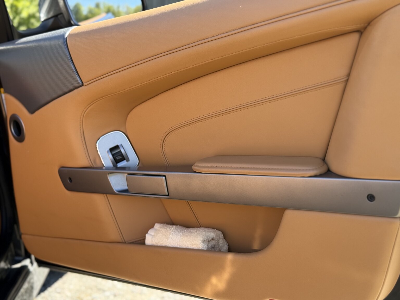 Interior image of 2015 Aston Martin DB9 Volante