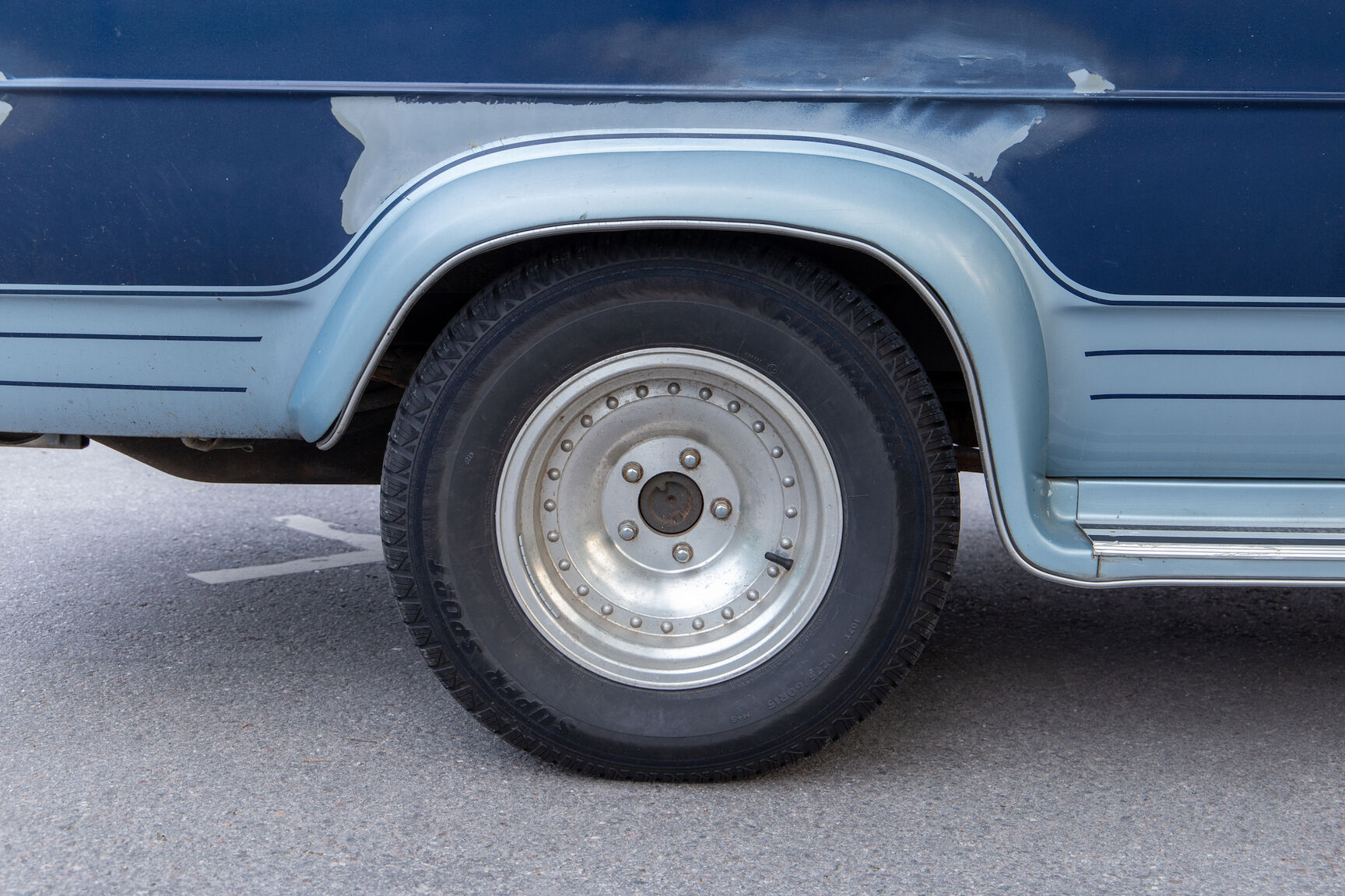 Exterior image of 1989 Chevrolet G20 Conversion Van
