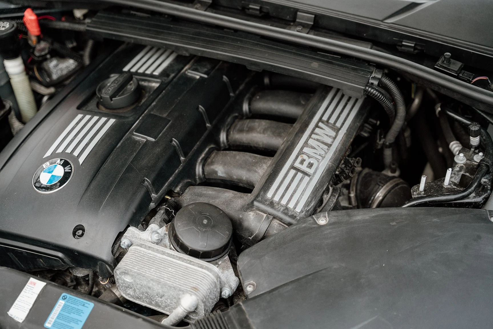 Image of 2010 BMW 325i Sedan (3) mechanics