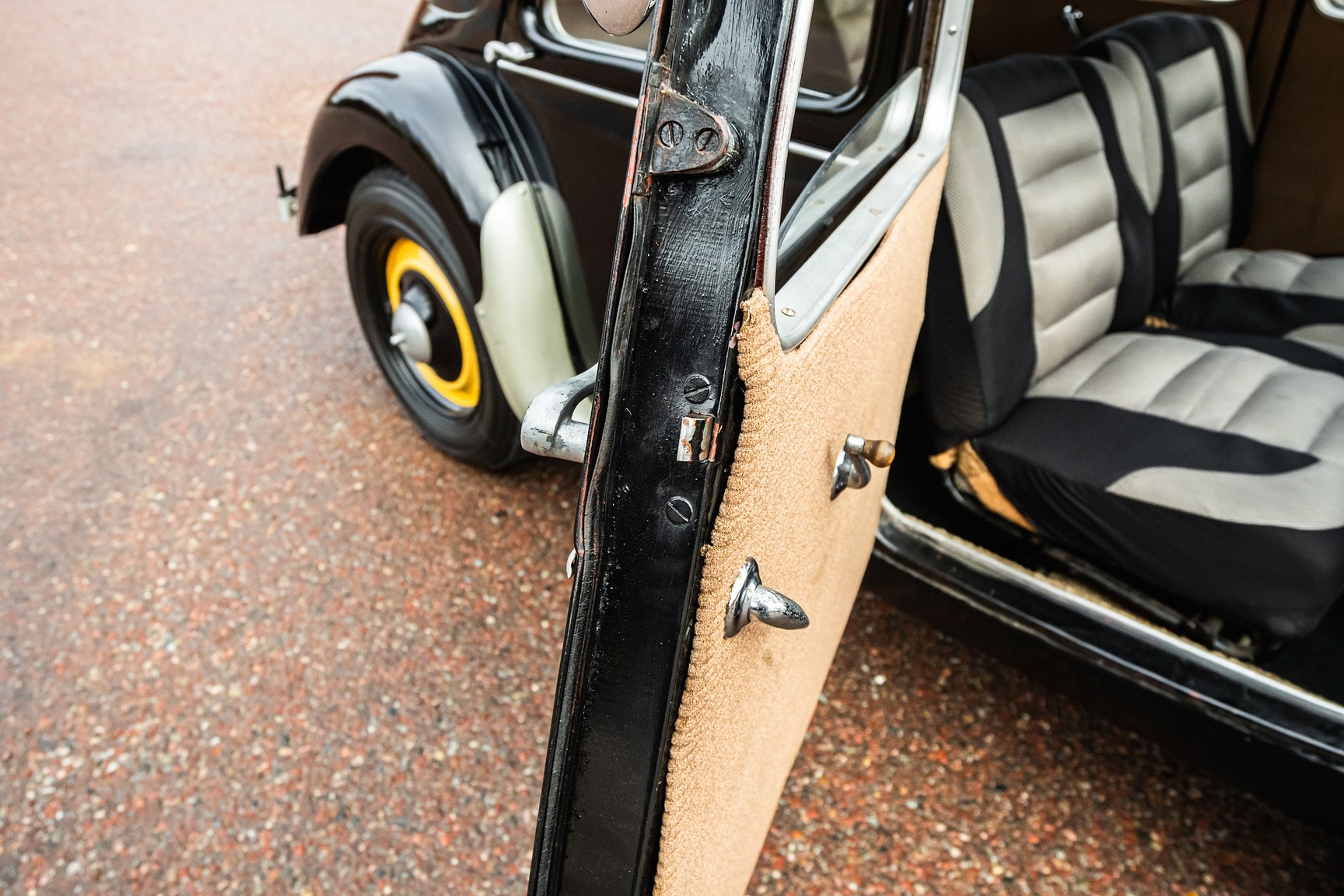 Interior image of 1951 Citroën Berline 11 Sport