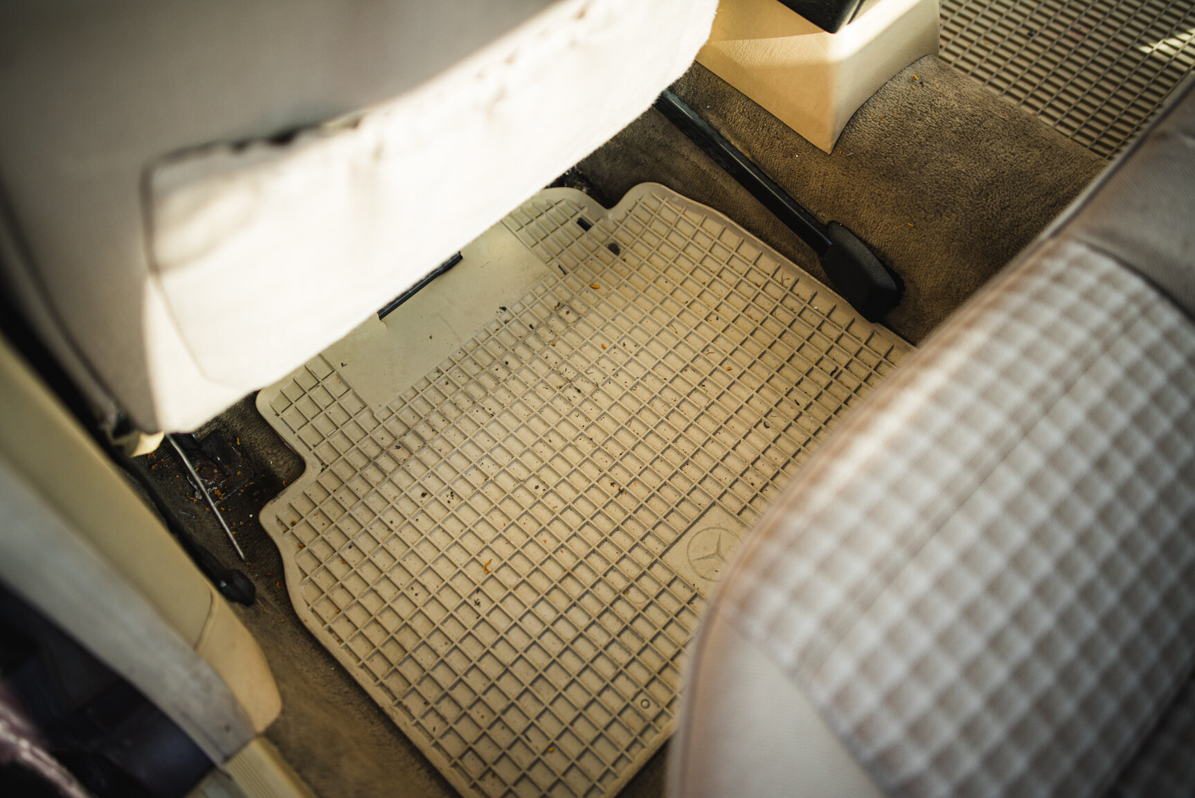 Interior image of 1993 Mercedes-Benz E 220