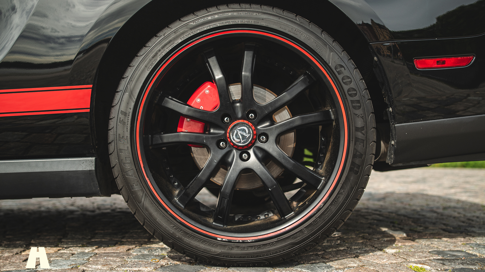 Exterior image of 2010 Ford Mustang GT 