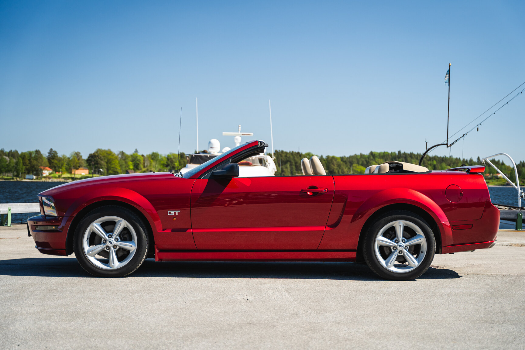 Exteriörbild på 2005 Ford Mustang GT Cabriolet