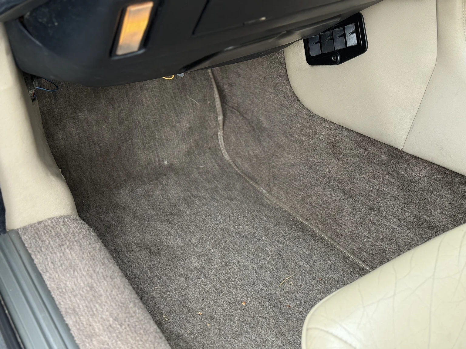 Innenraumfoto von 1985 Jaguar XJS HE (30)
