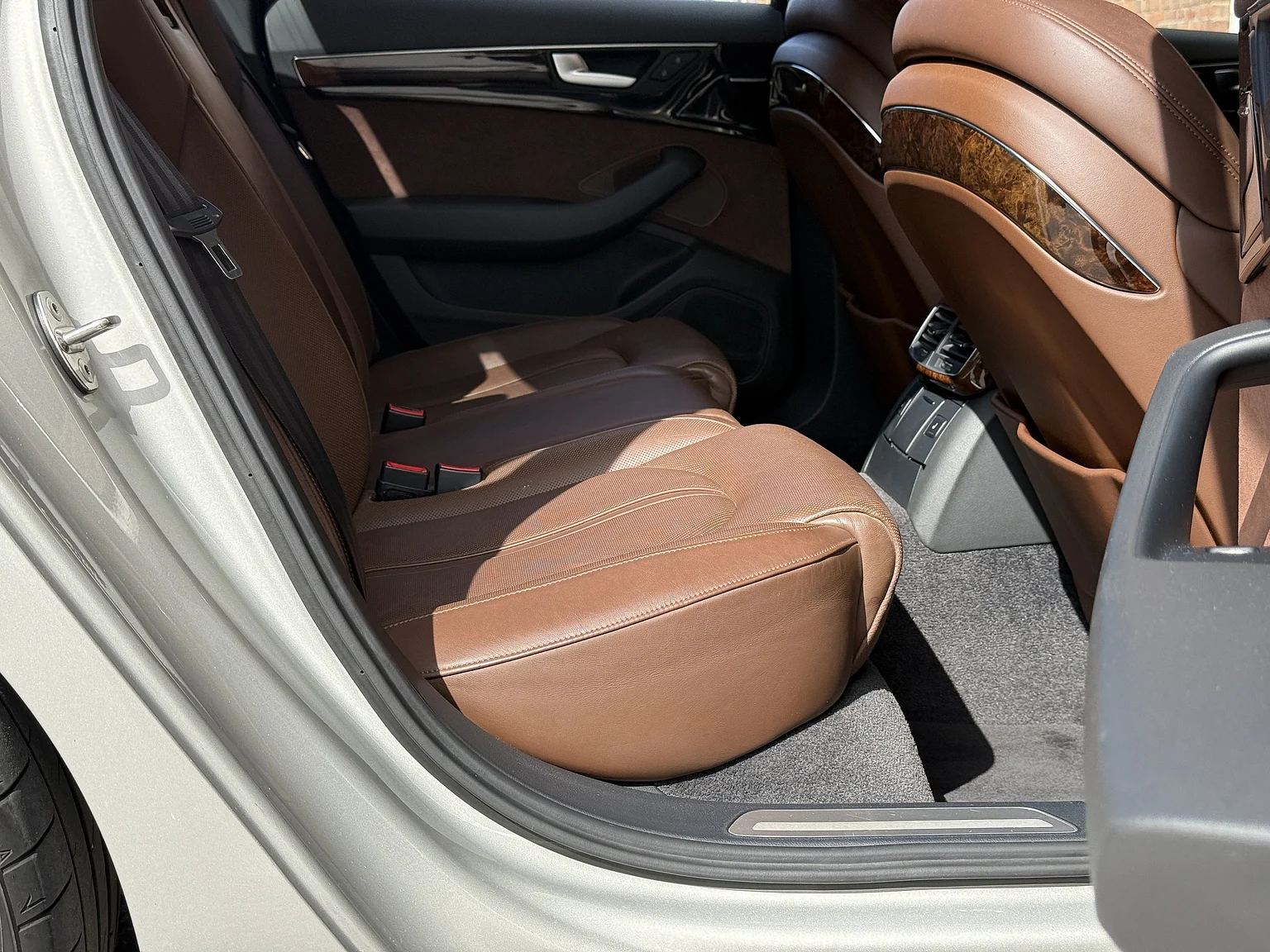 Innenraumfoto von 2014 Audi A8 4.0 TFSI (86)