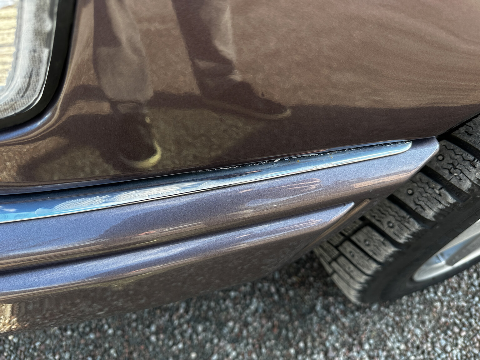 Exterior image of 1993 Mercedes-Benz E 220