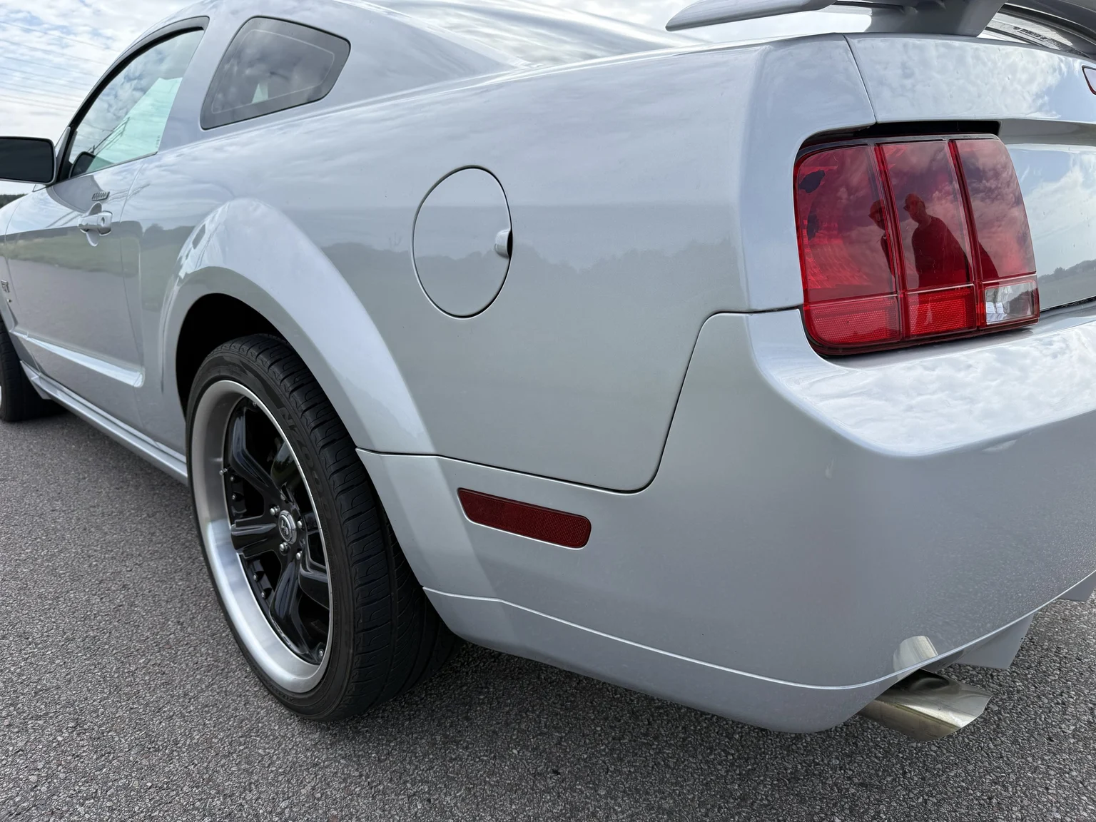 Exteriörbild på 2006 Ford Mustang GT (37)