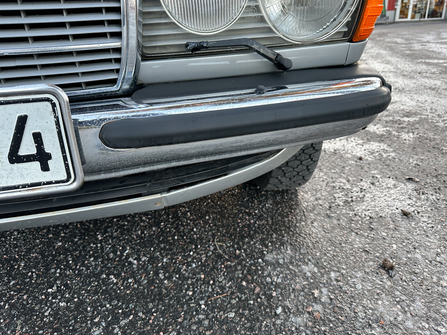Exterior image of 1978 Mercedes-Benz 250