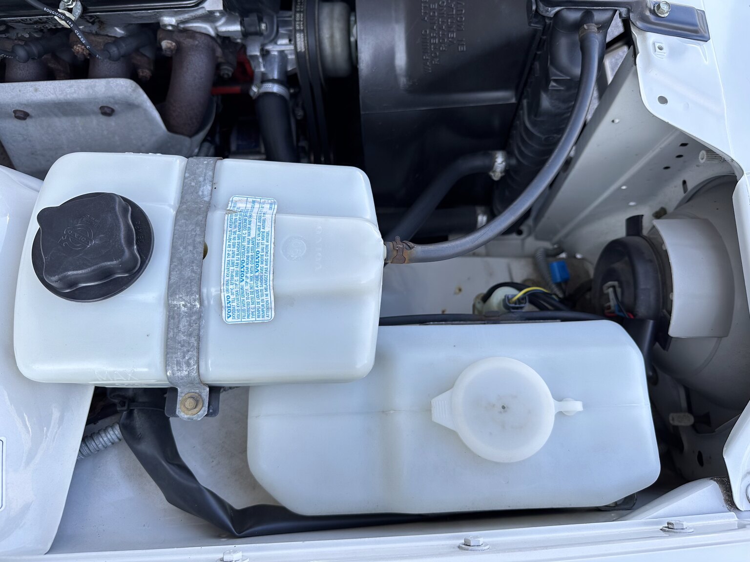 Image of 1991 Volvo 240 GLT mechanics