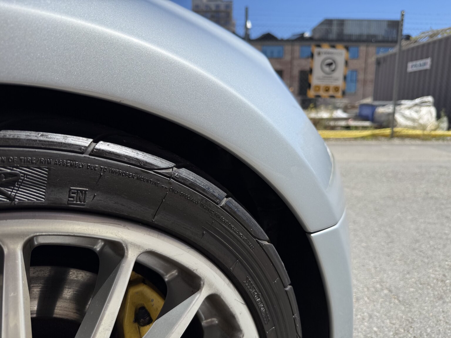 Exterior image of 2002 Renault Clio Sport V6